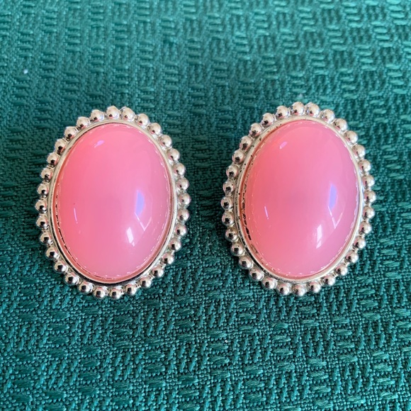 Pink Oval Plastic Gem Earrings Vintage Silver Tone Post Back - Picture 2 of 7